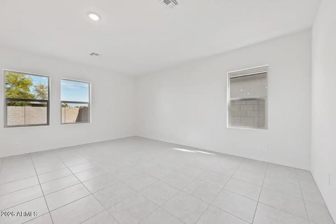 Real Estate Picture 34