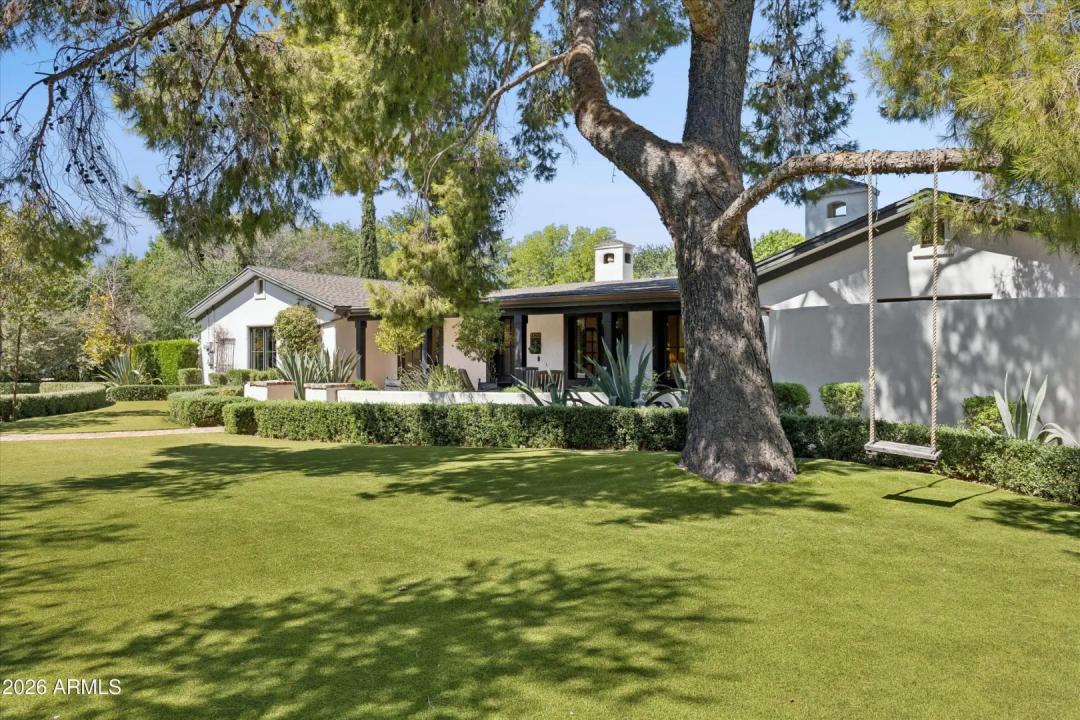 Real Estate Picture 3