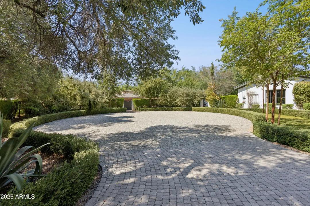 Real Estate Picture 23