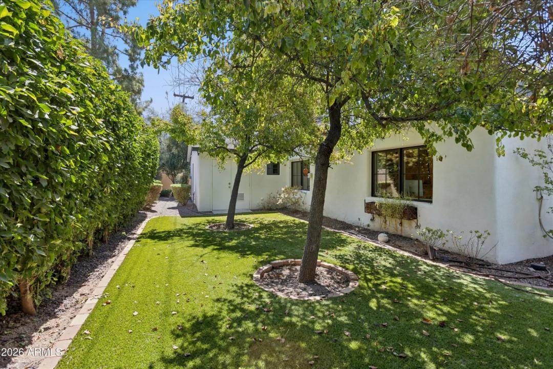 Real Estate Picture 24