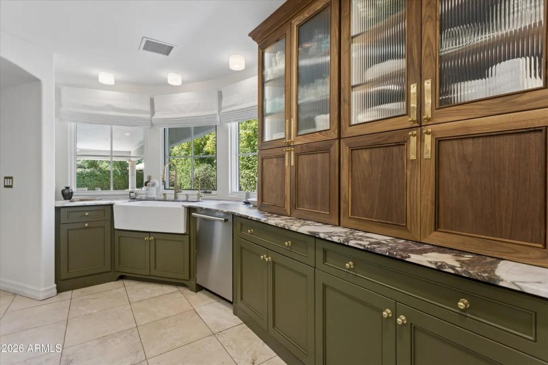 Real Estate Picture 14