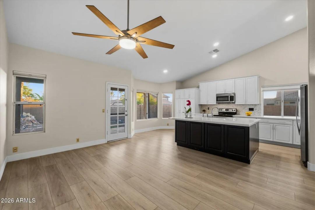 Real Estate Picture 7