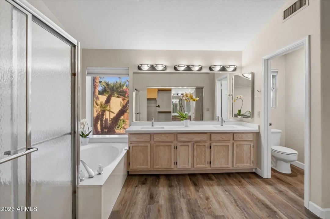 Real Estate Picture 14