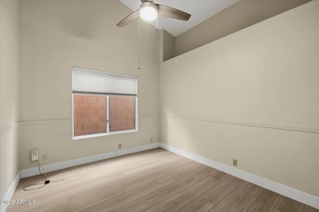 Real Estate Picture 18