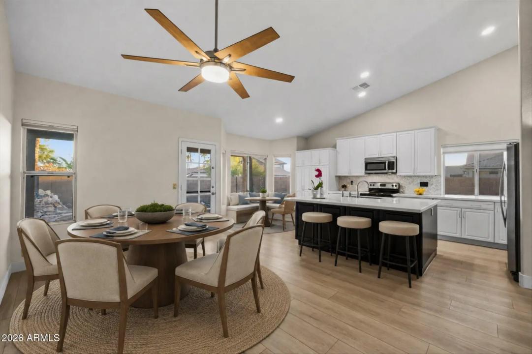 Real Estate Picture 8