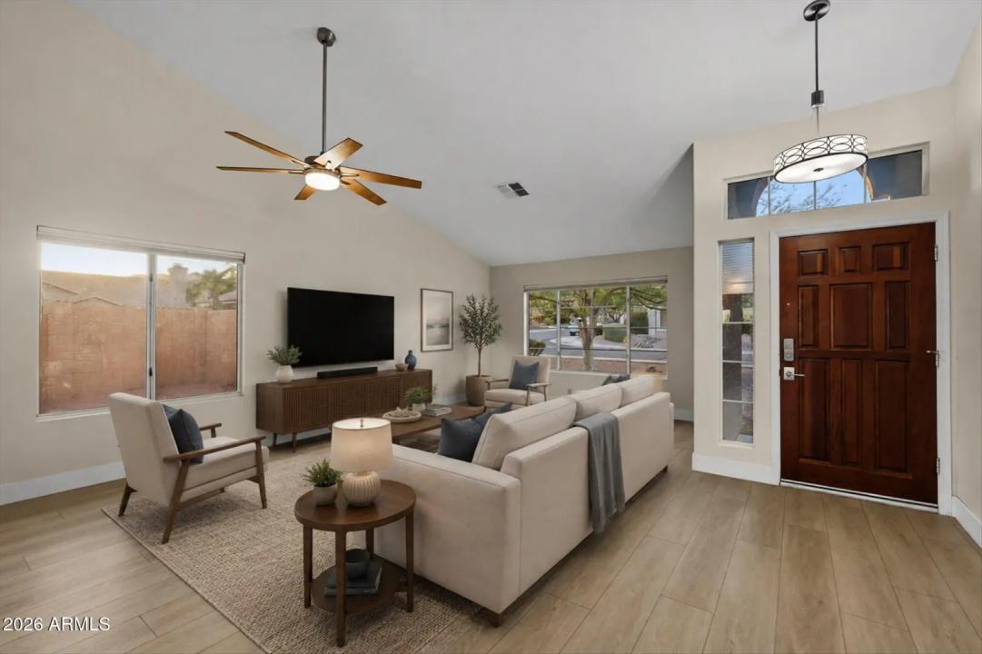 Real Estate Picture 12