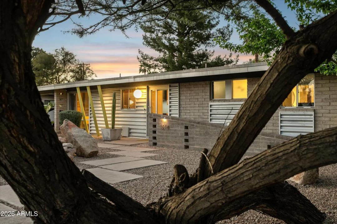 Real Estate Picture 3
