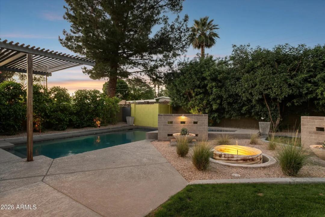Real Estate Picture 16