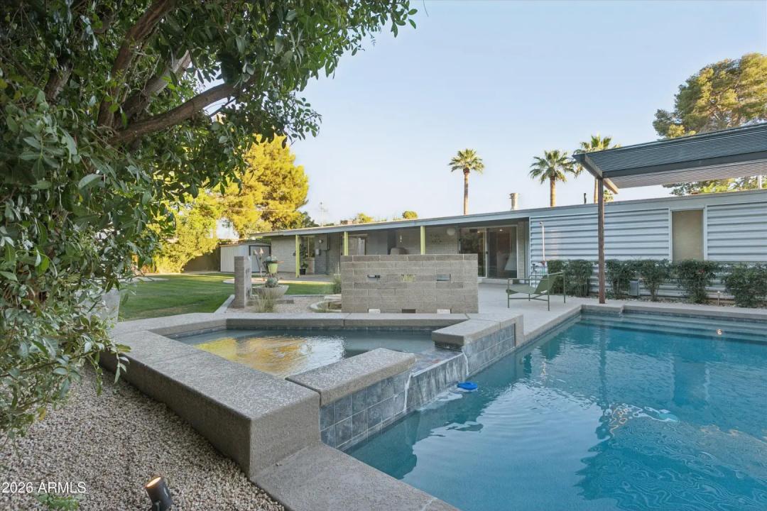 Real Estate Picture 14