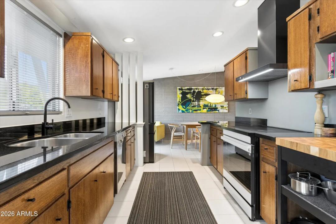 Real Estate Picture 6