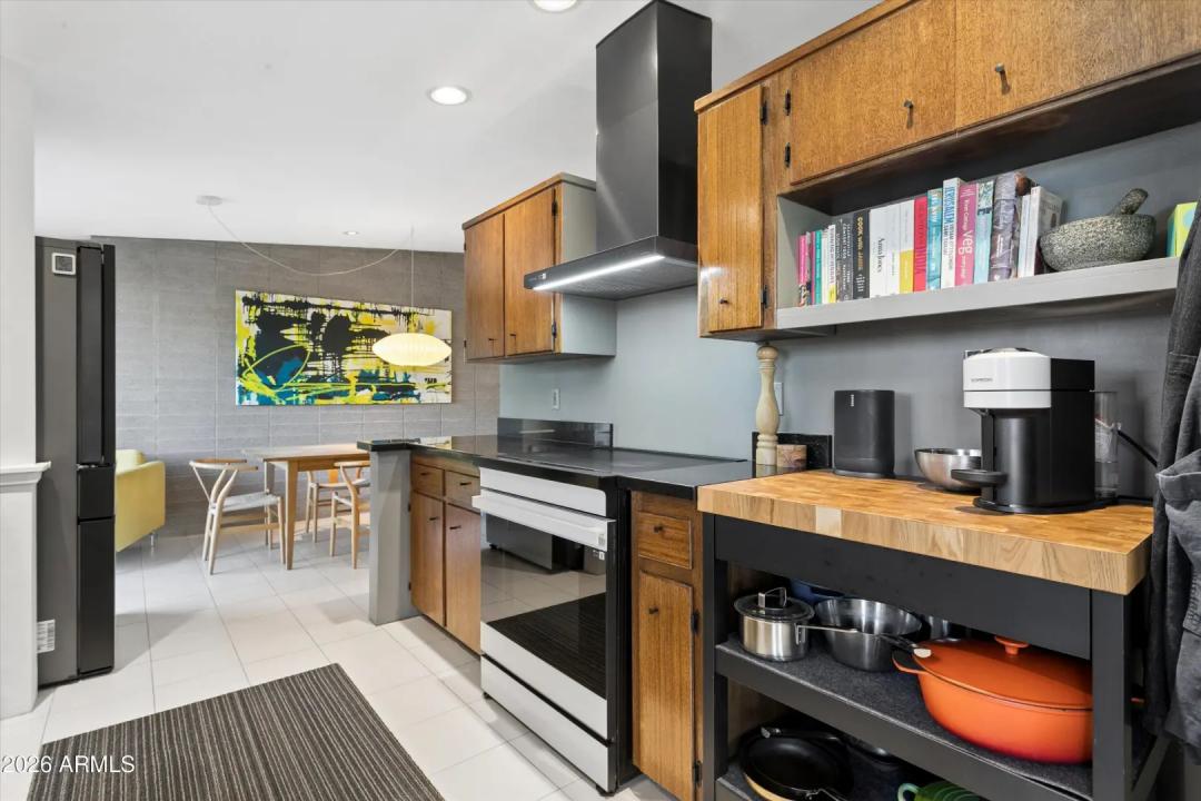 Real Estate Picture 7
