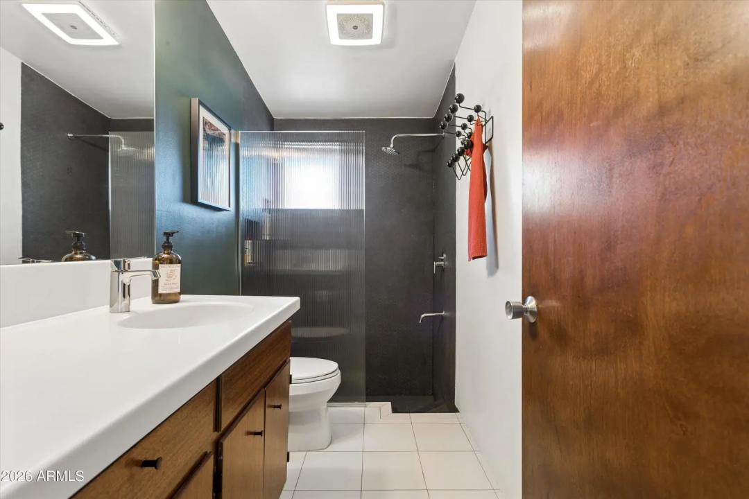 Real Estate Picture 24