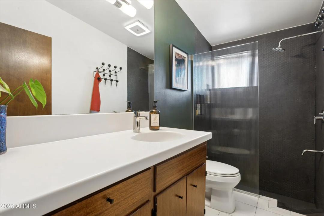 Real Estate Picture 25