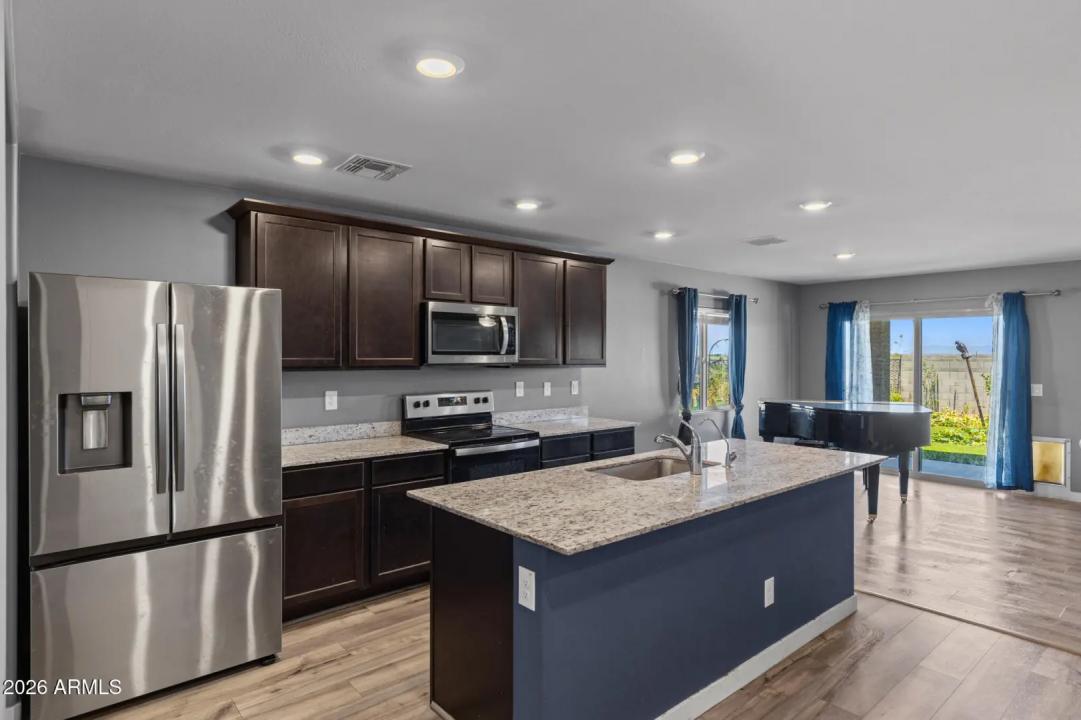 Real Estate Picture 3