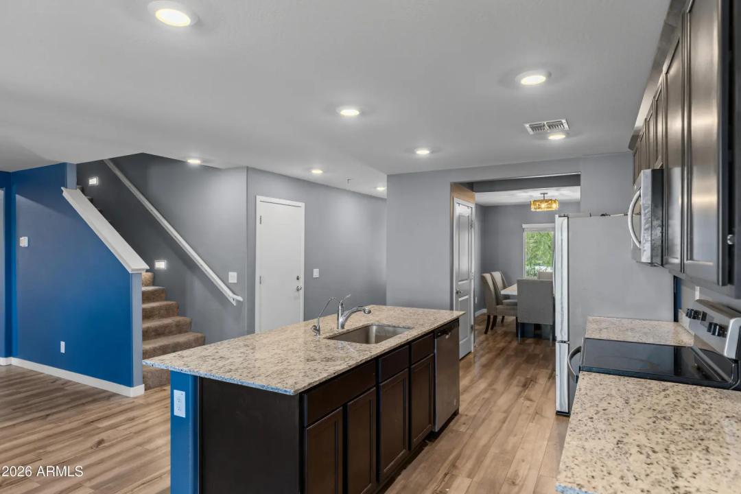 Real Estate Picture 14