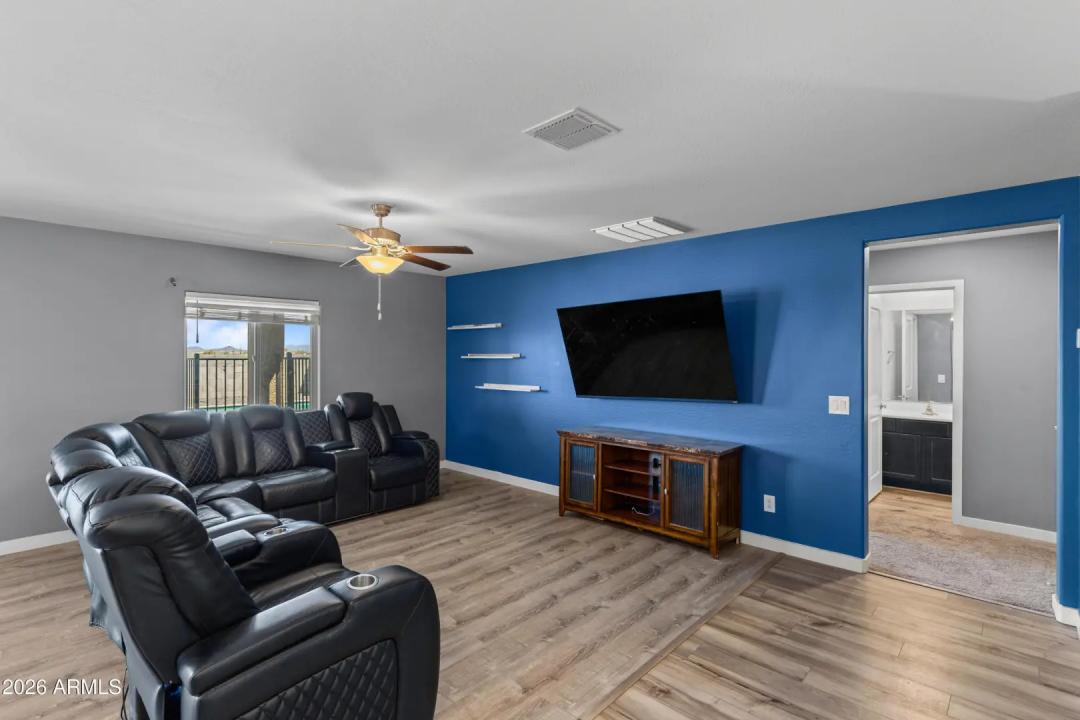 Real Estate Picture 17