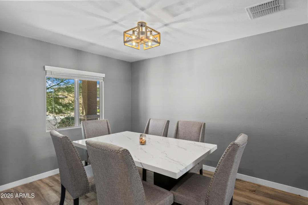 Real Estate Picture 4