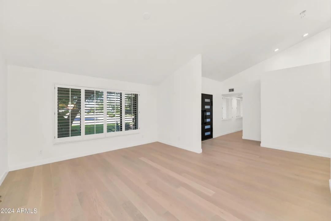 Real Estate Picture 3
