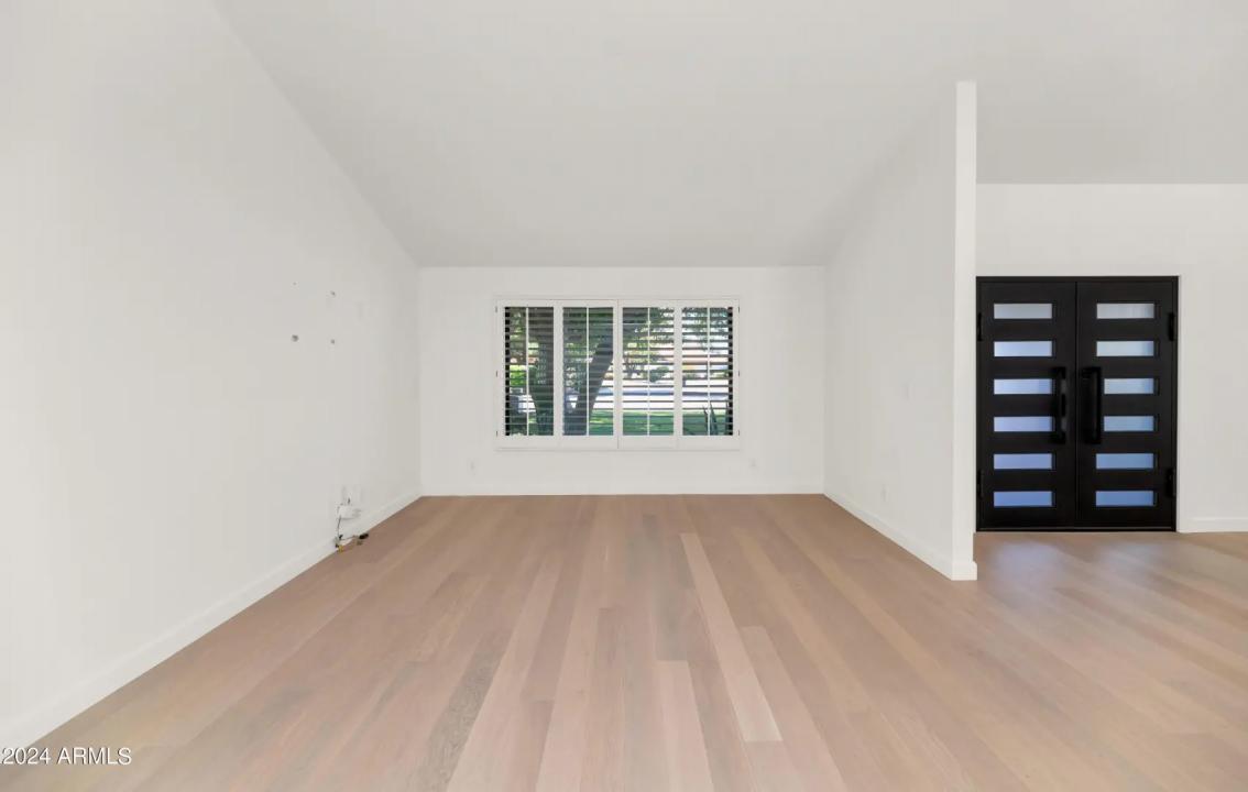 Real Estate Picture 4