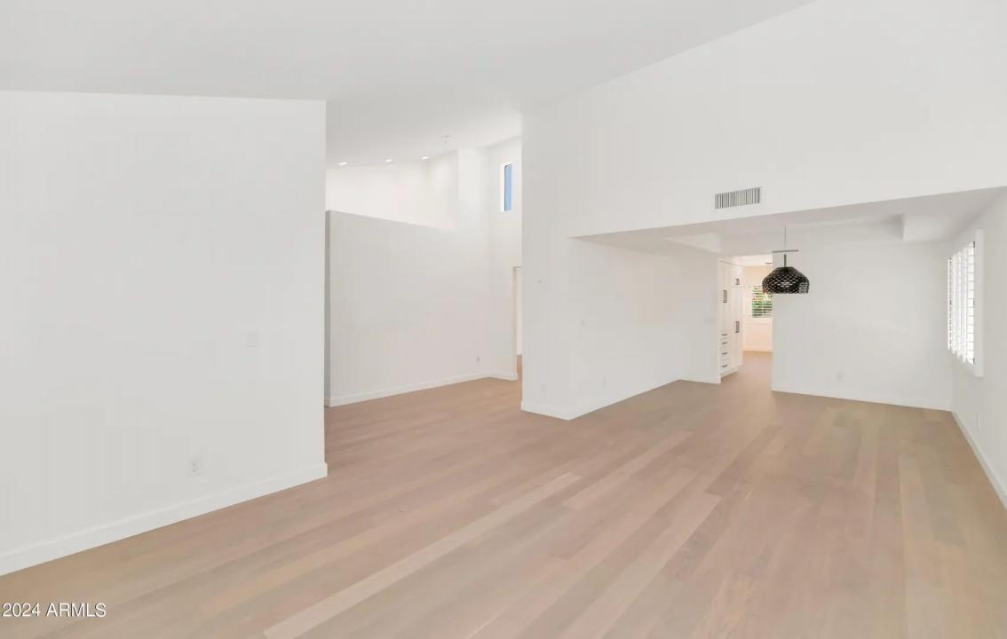 Real Estate Picture 5