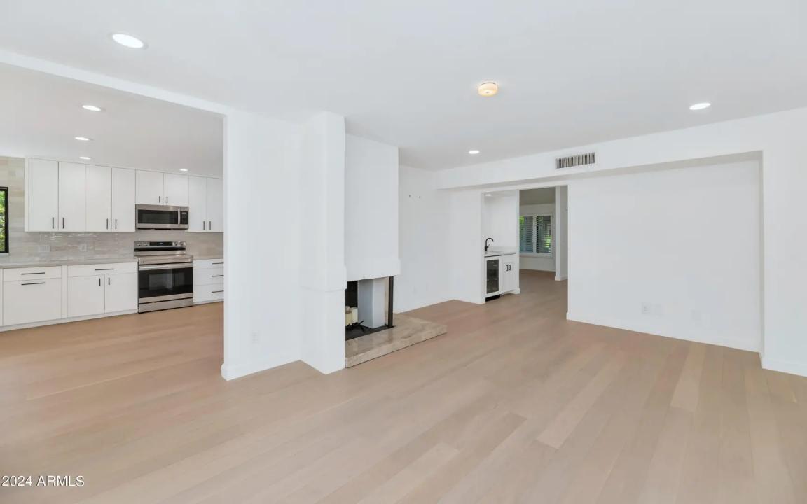 Real Estate Picture 8