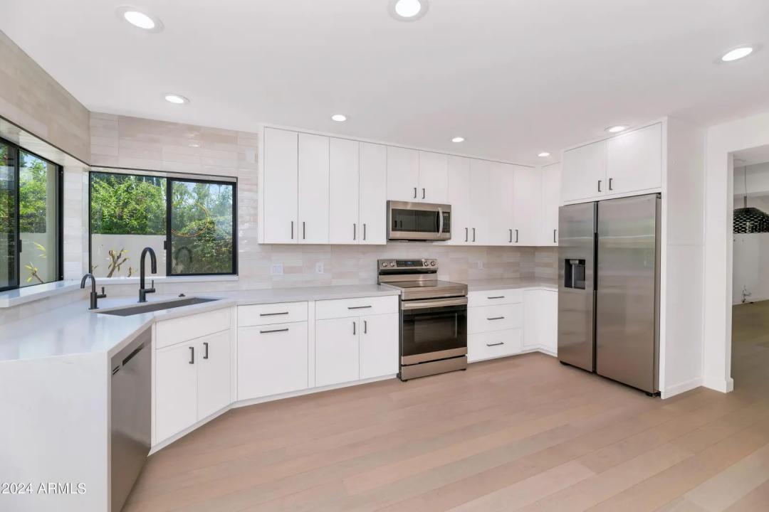 Real Estate Picture 9