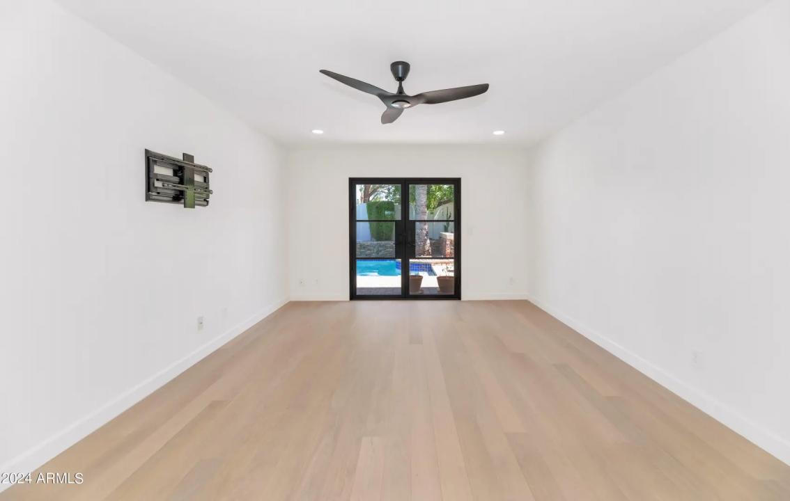 Real Estate Picture 12