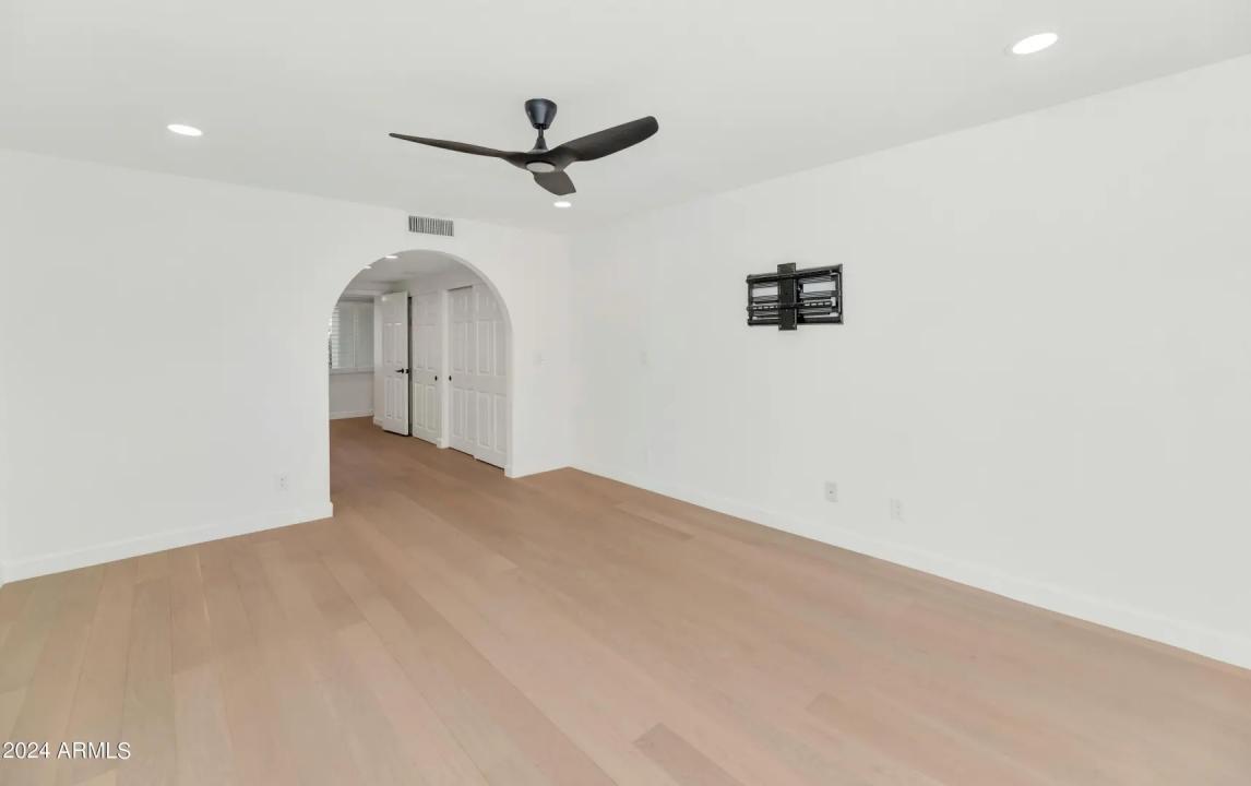 Real Estate Picture 13