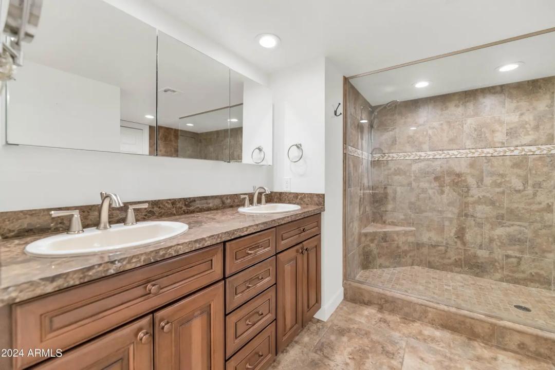 Real Estate Picture 14