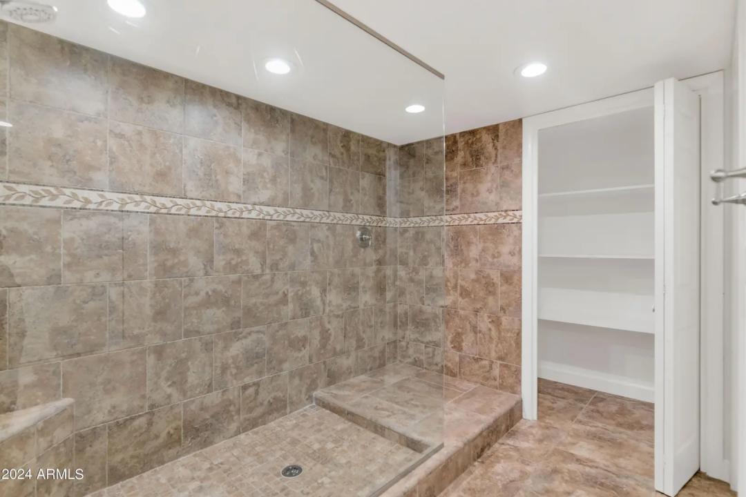 Real Estate Picture 15