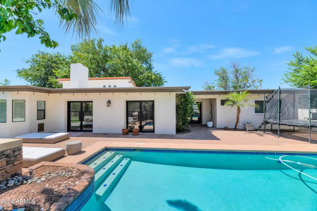 Real Estate Picture 23