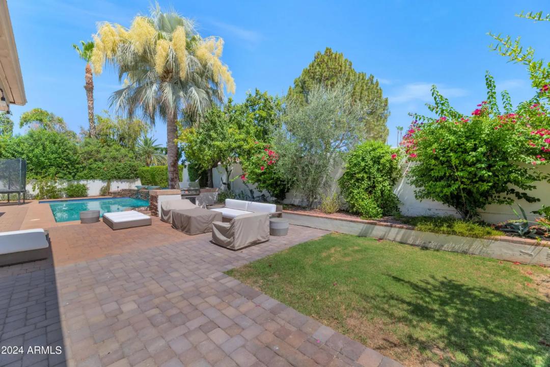 Real Estate Picture 24