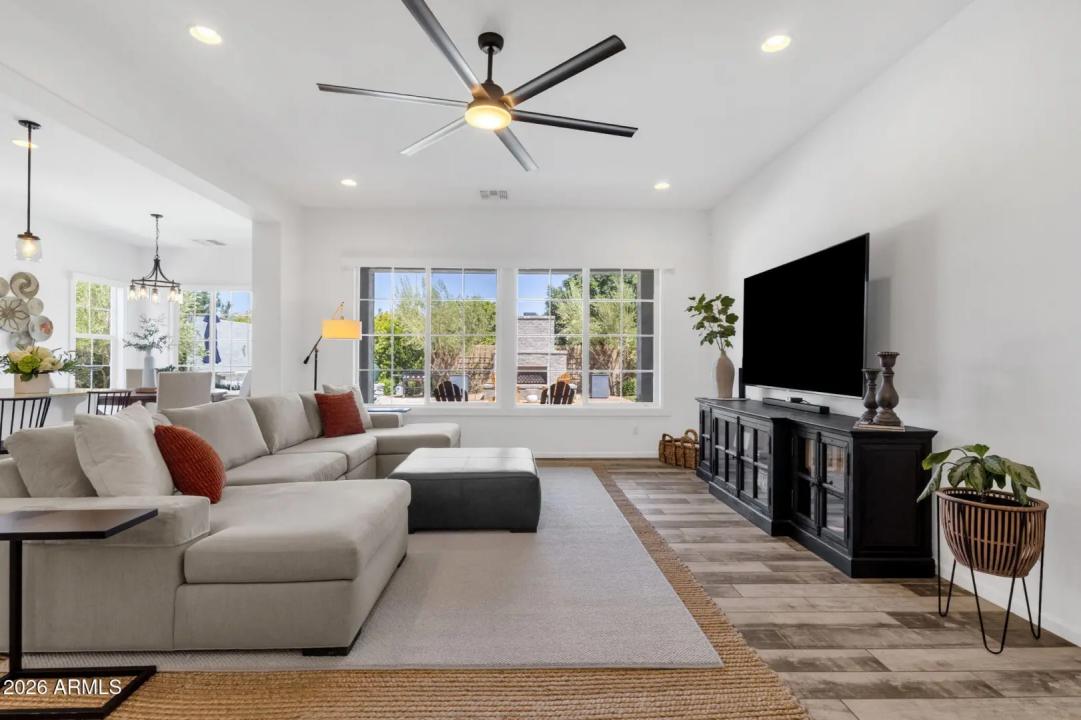 Real Estate Picture 16