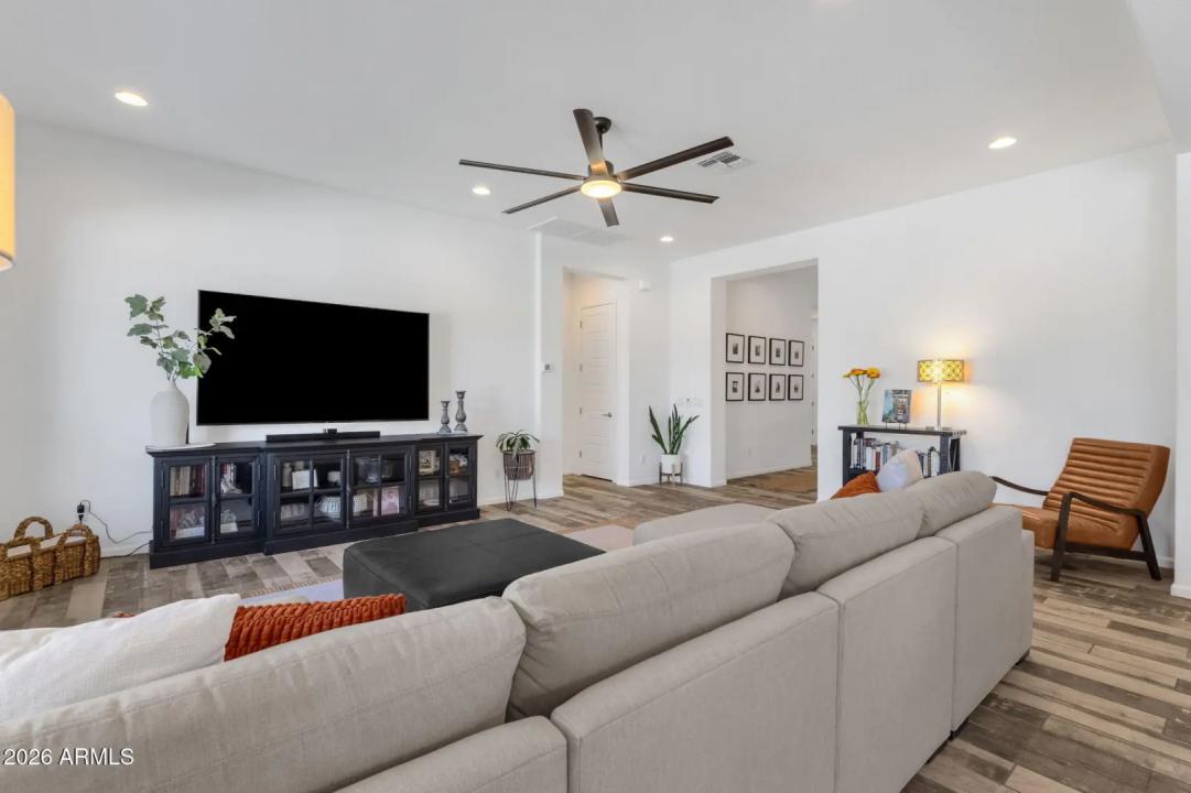 Real Estate Picture 25