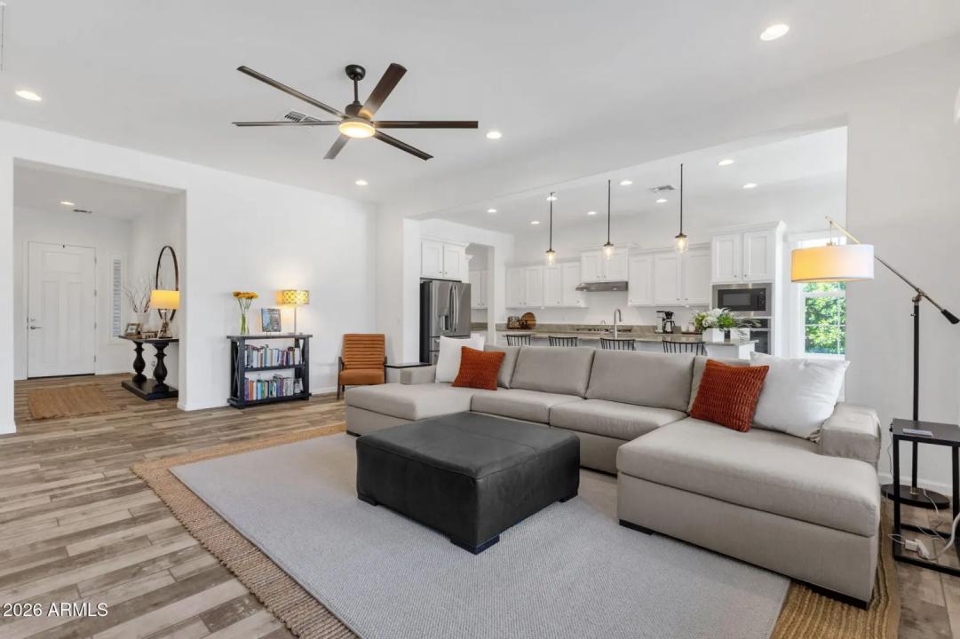 Real Estate Picture 18