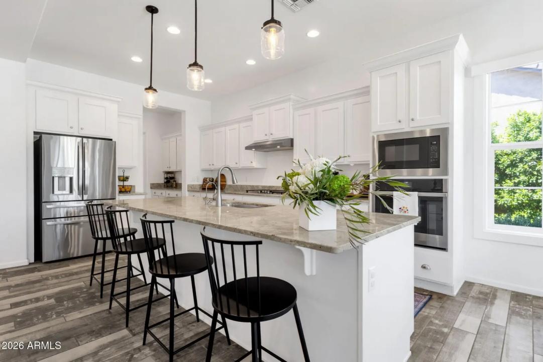 Real Estate Picture 3