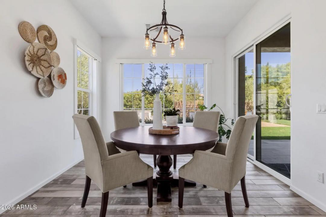 Real Estate Picture 4