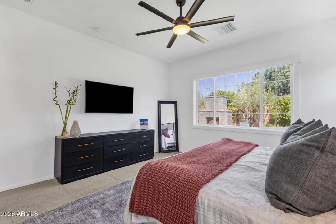 Real Estate Picture 5