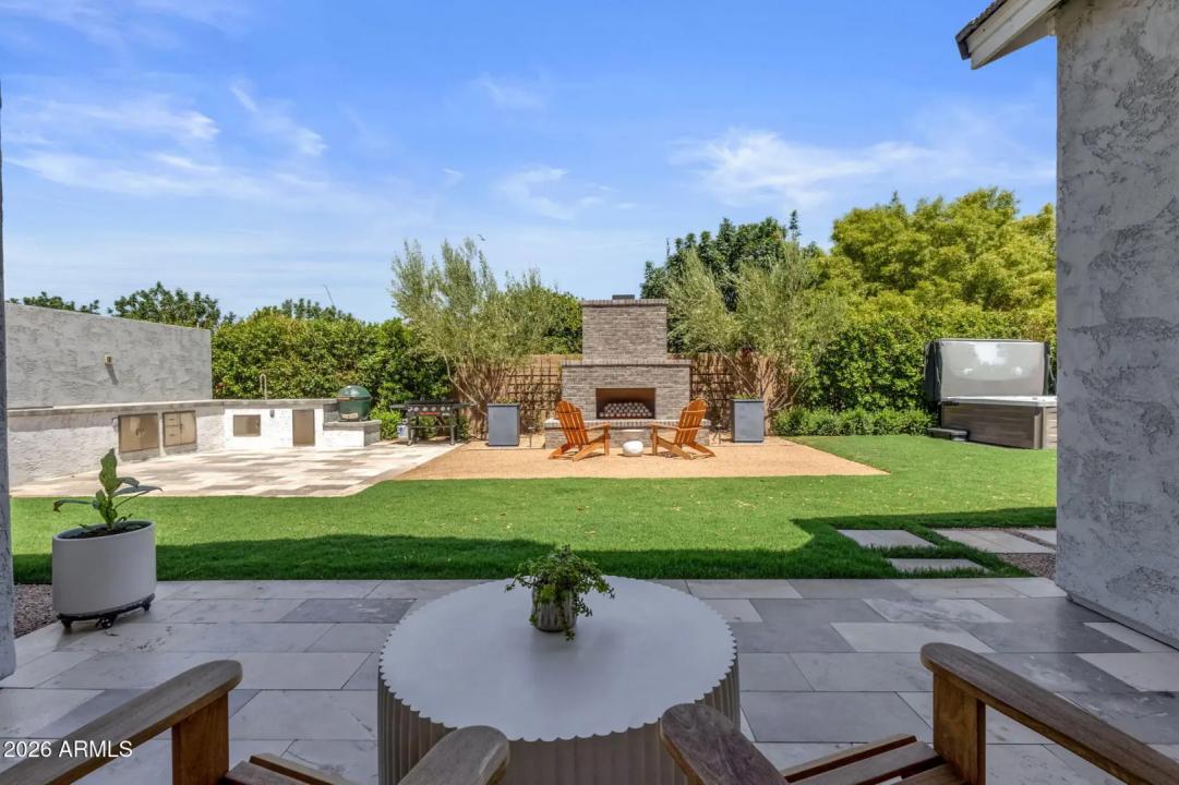 Real Estate Picture 9