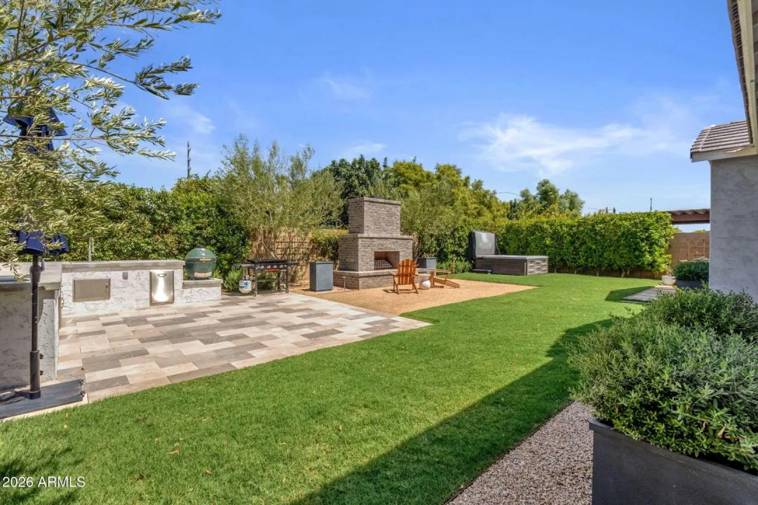 Real Estate Picture 7