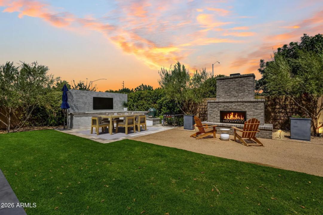 Real Estate Picture 8