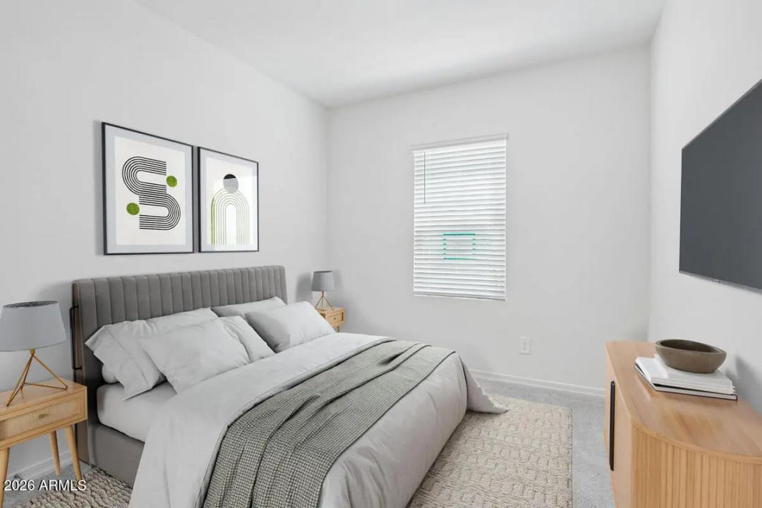 Real Estate Picture 4
