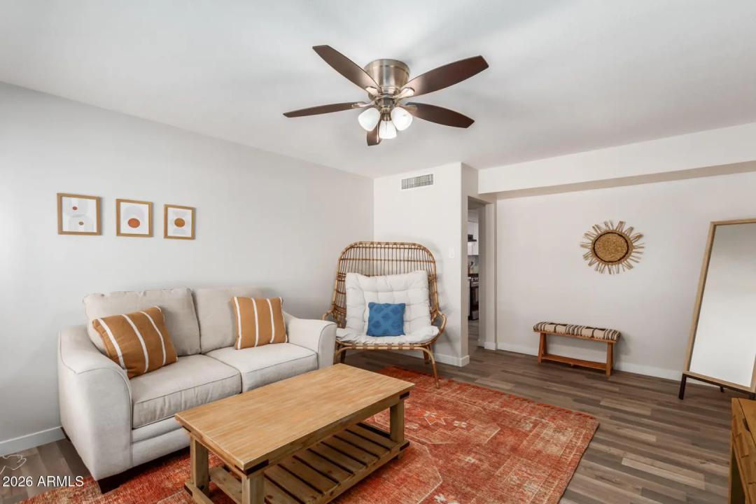 Real Estate Picture 3