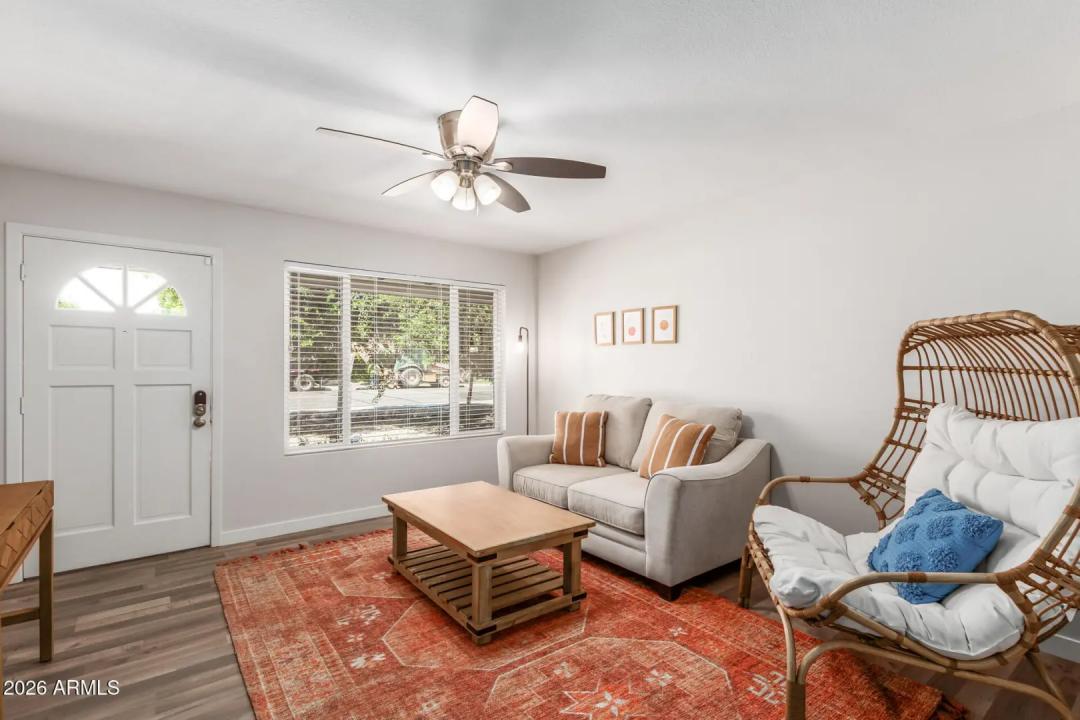 Real Estate Picture 4