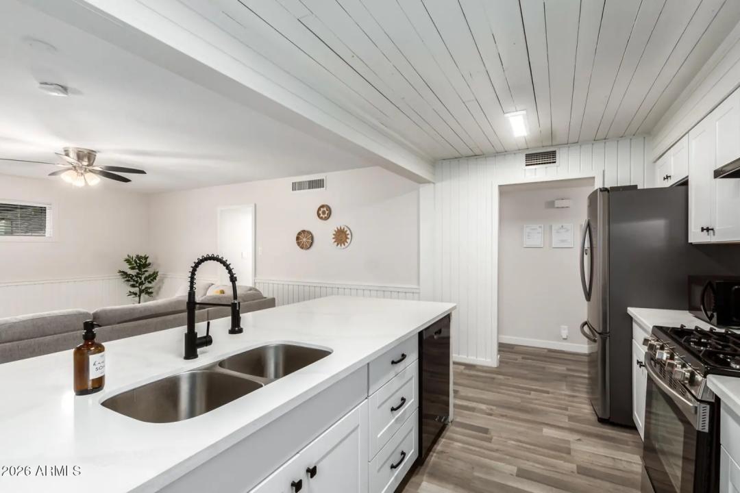 Real Estate Picture 12
