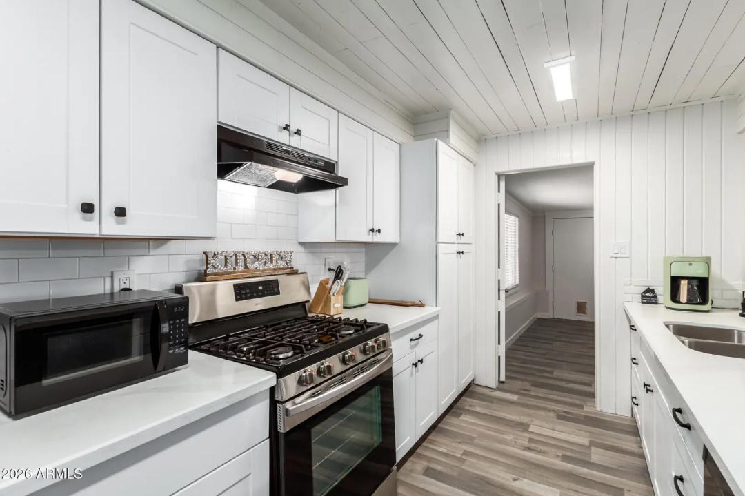 Real Estate Picture 13