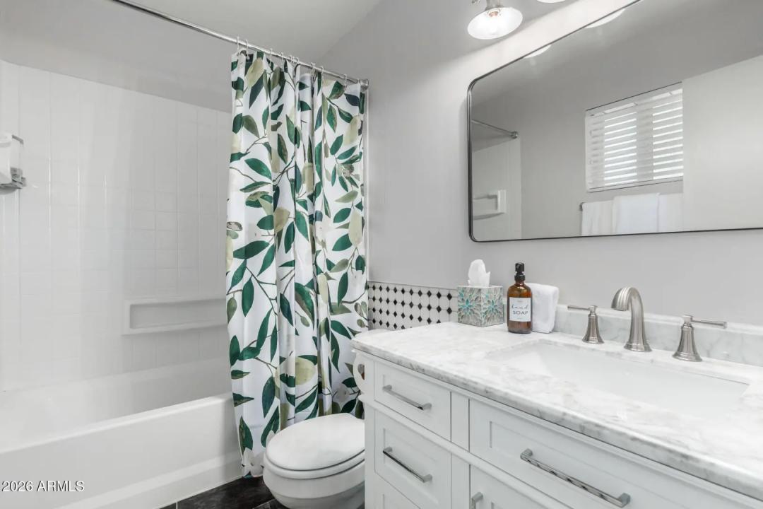 Real Estate Picture 15