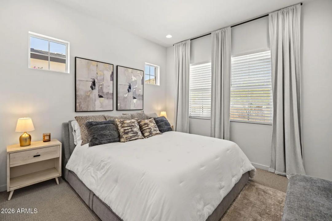 Real Estate Picture 5