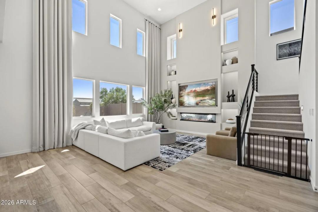 Real Estate Picture 7