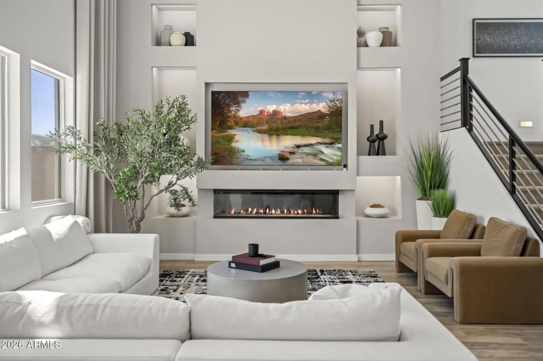 Real Estate Picture 8